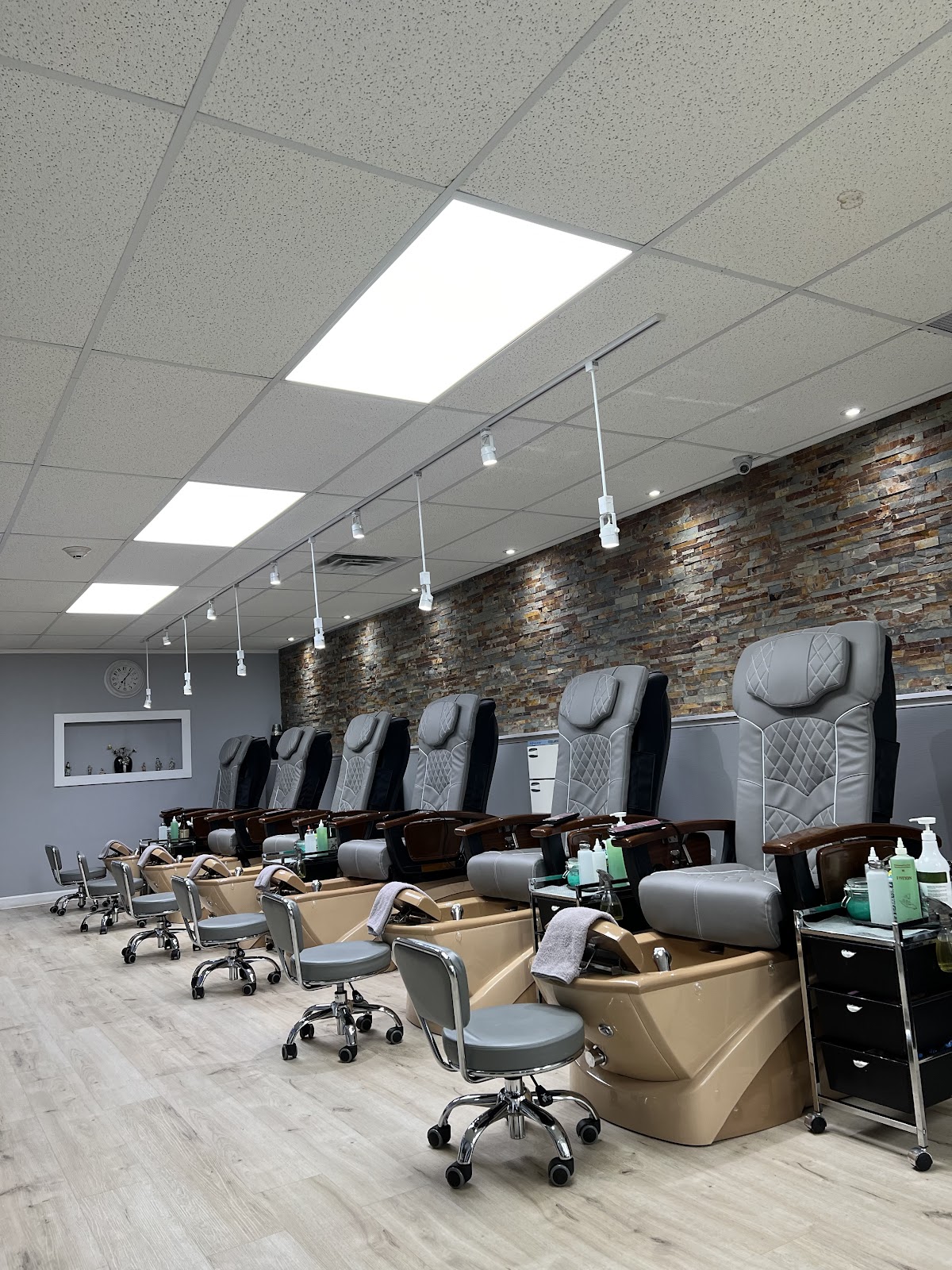 Aura Nails in Deerfield
